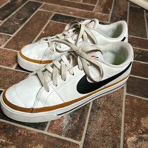 Nike Women's Court Legacy Sneaker